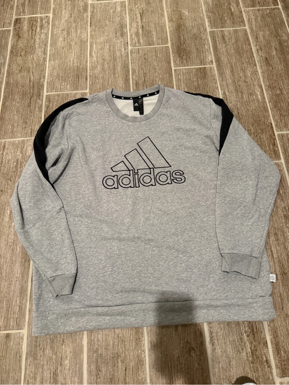 Gray Adidas crewneck sweatshirt pull over